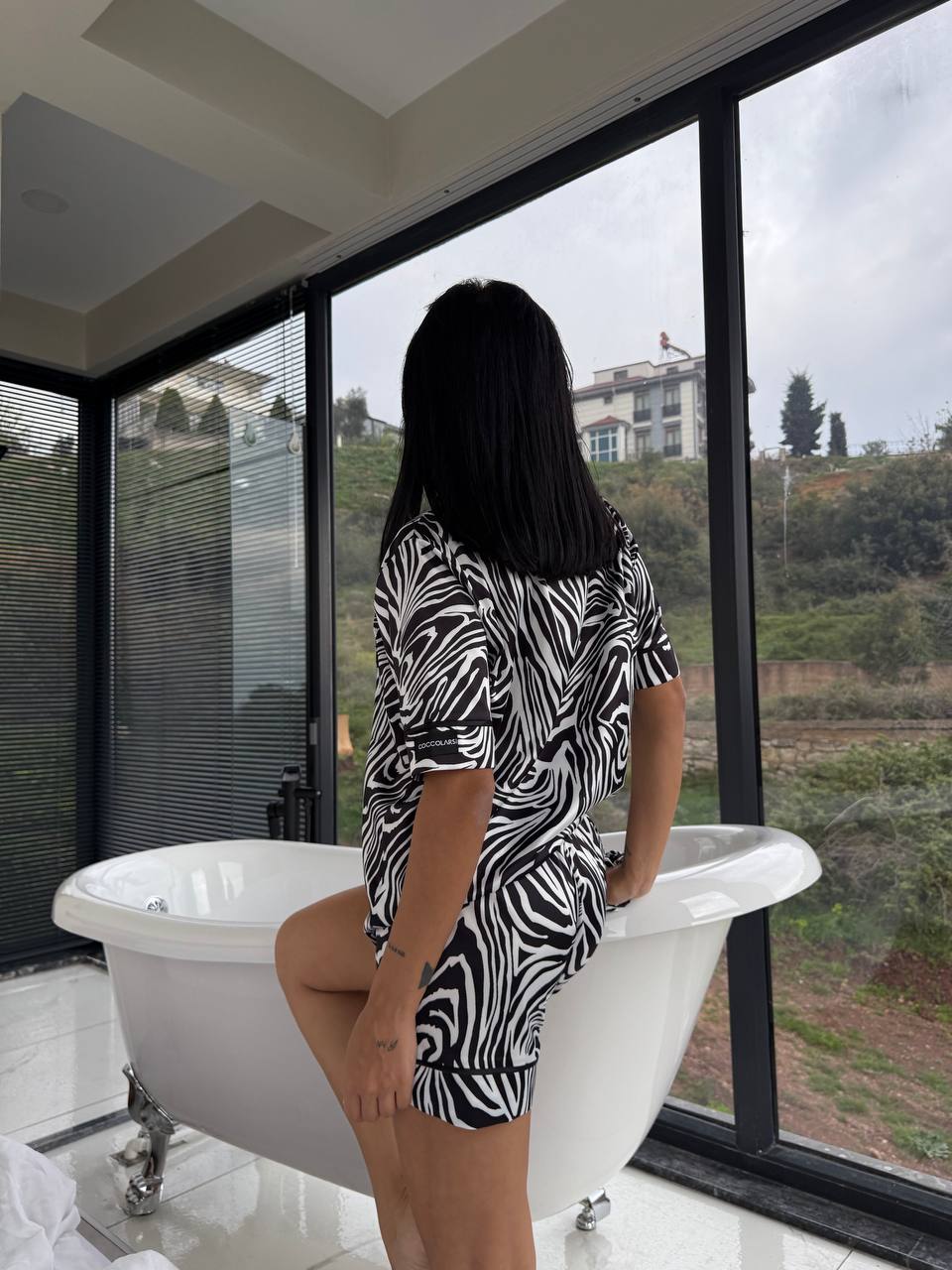 Siyah Beyaz Zebra Desenli Saten Kısa Kadın Pijama Takımı