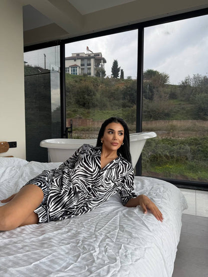 Siyah Beyaz Zebra Desenli Saten Kısa Kadın Pijama Takımı