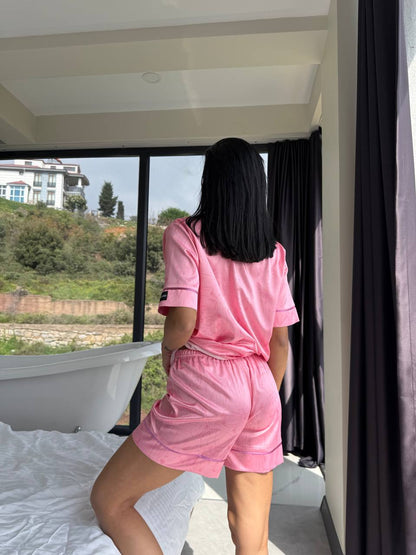 Pembe Çiçek Desenli Saten Kısa Kadın Pijama Takımı